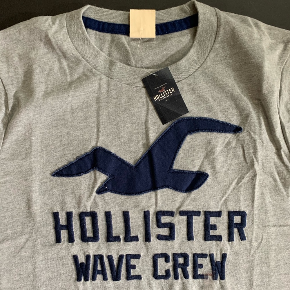 Hollister Embroidered Crew Neck T-shirt - Picture 2 of 4